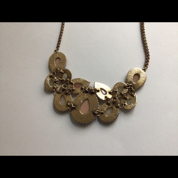 Teardrop bib necklace in Peach and Olive - Picture 4 of 6